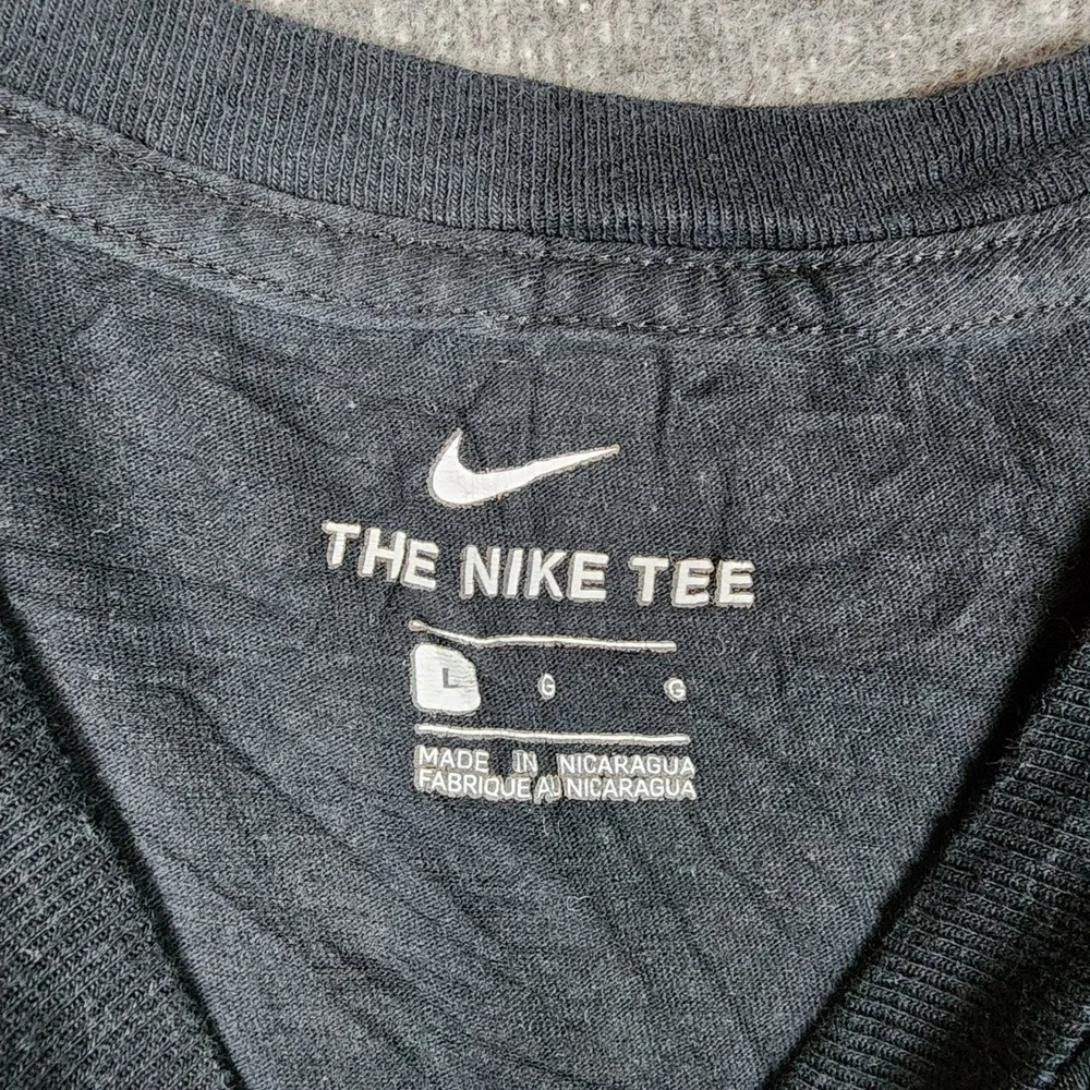 Nike T-Shirt Mens L The Nike Tee Black Red Swoosh Logo Graphic Short Sleeve GOOD